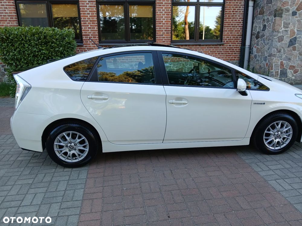 Toyota Prius (Hybrid) Executive - 30