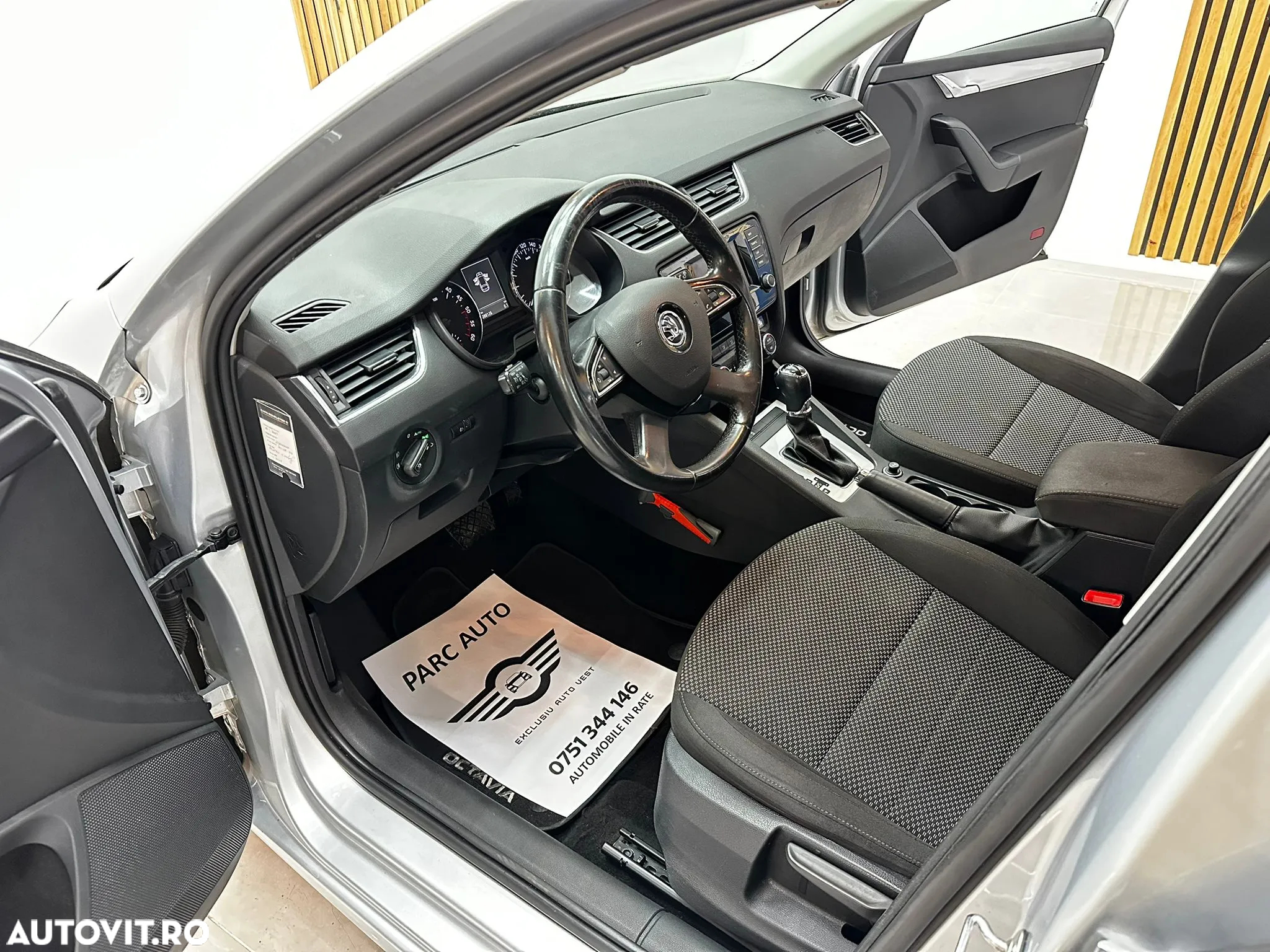 Skoda Octavia Combi 1.6 TDI DPF DSG Ambition - 6