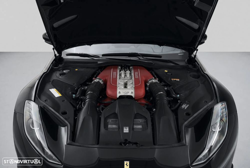 Ferrari 812 Superfast 6.5 V12 - 11