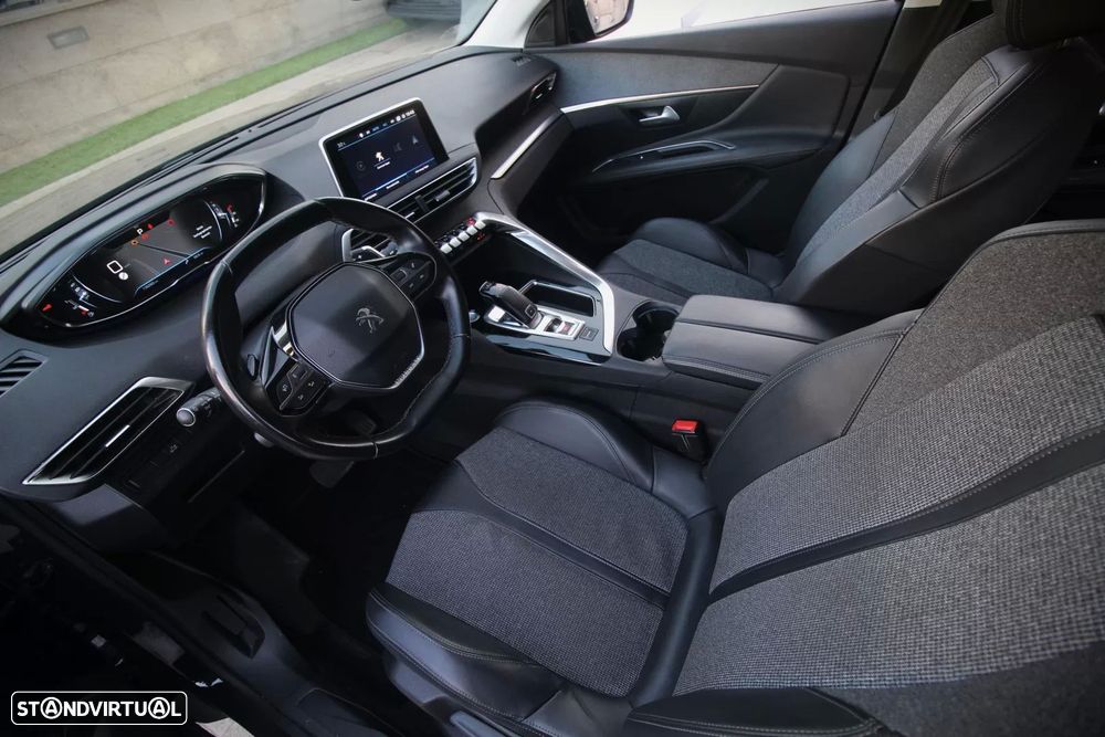 Peugeot 3008 1.2 PureTech Allure EAT8 - 8