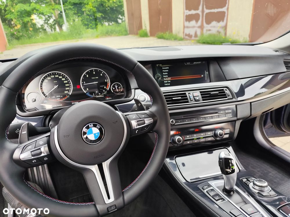 BMW Seria 5 520d xDrive - 14