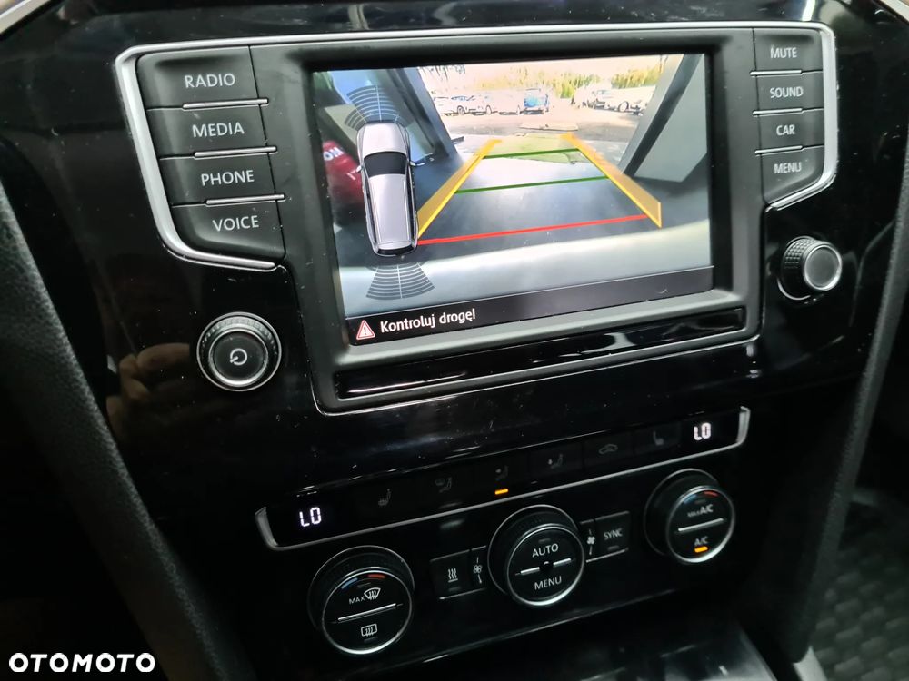 Volkswagen Passat Variant 2.0 TDI SCR 4Motion DSG Highline - 29
