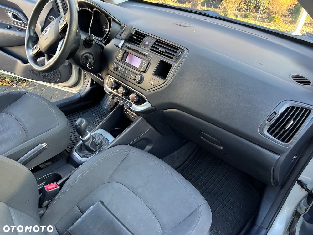 Kia Rio 1.4 L - 12