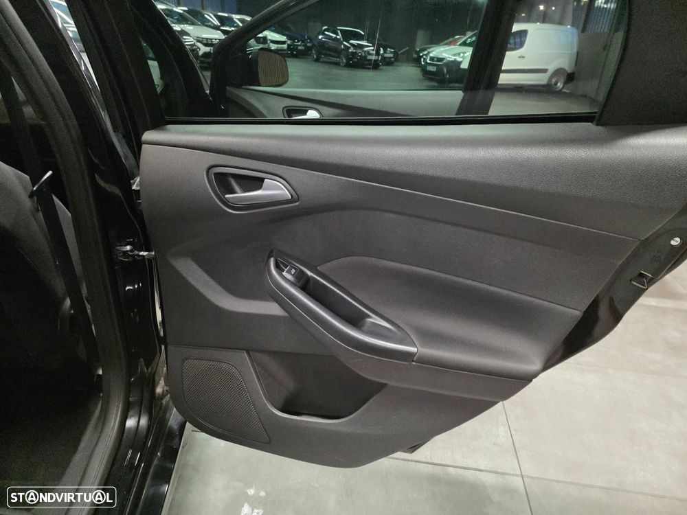 Ford Focus SW 1.5 TDCi ST-Line - 21