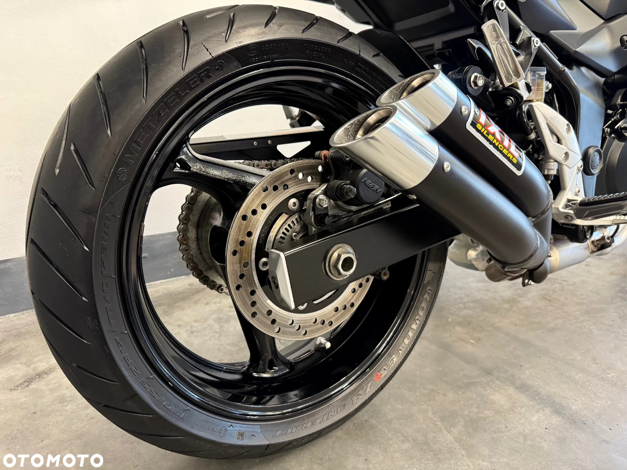 Suzuki GSR - 35