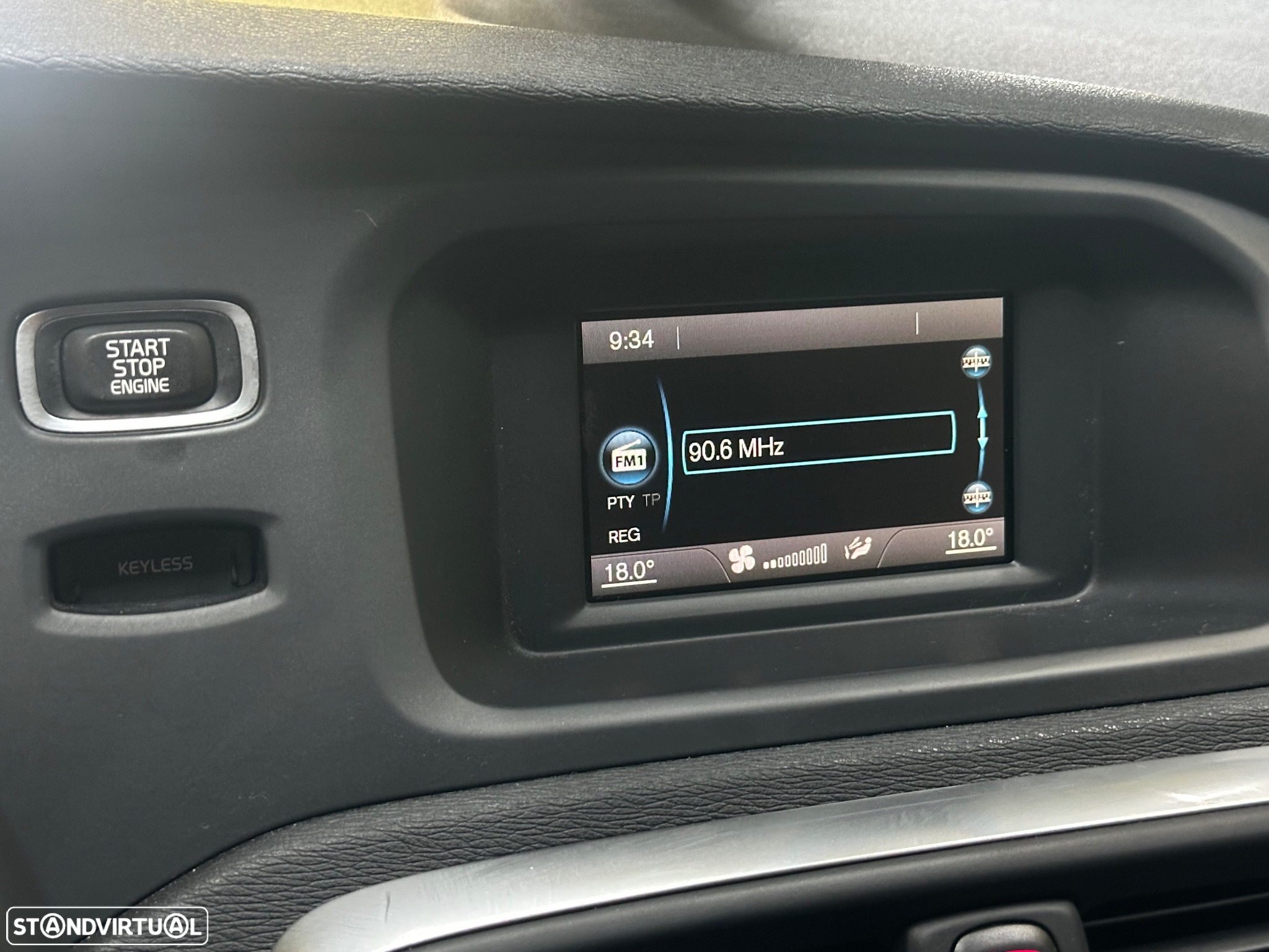 Volvo V40 Cross Country 1.6 D2 Momentum - 24