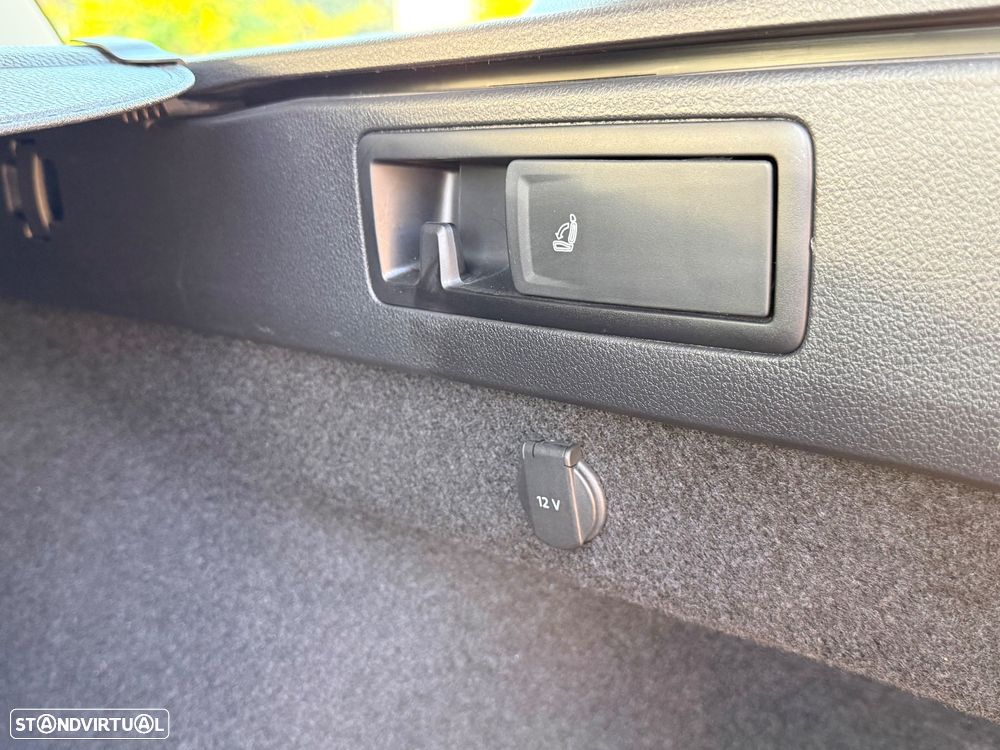 VW Passat Variant 2.0 TDi Business DSG - 49