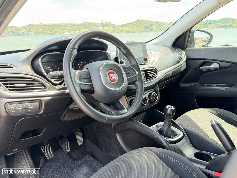 Fiat Tipo Station Wagon 1.3 M-Jet Lounge Tech - 19