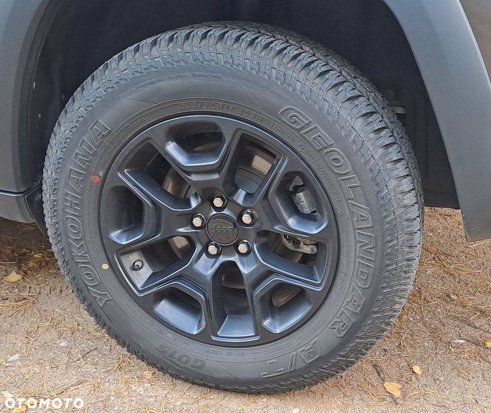 Jeep Cherokee - 25