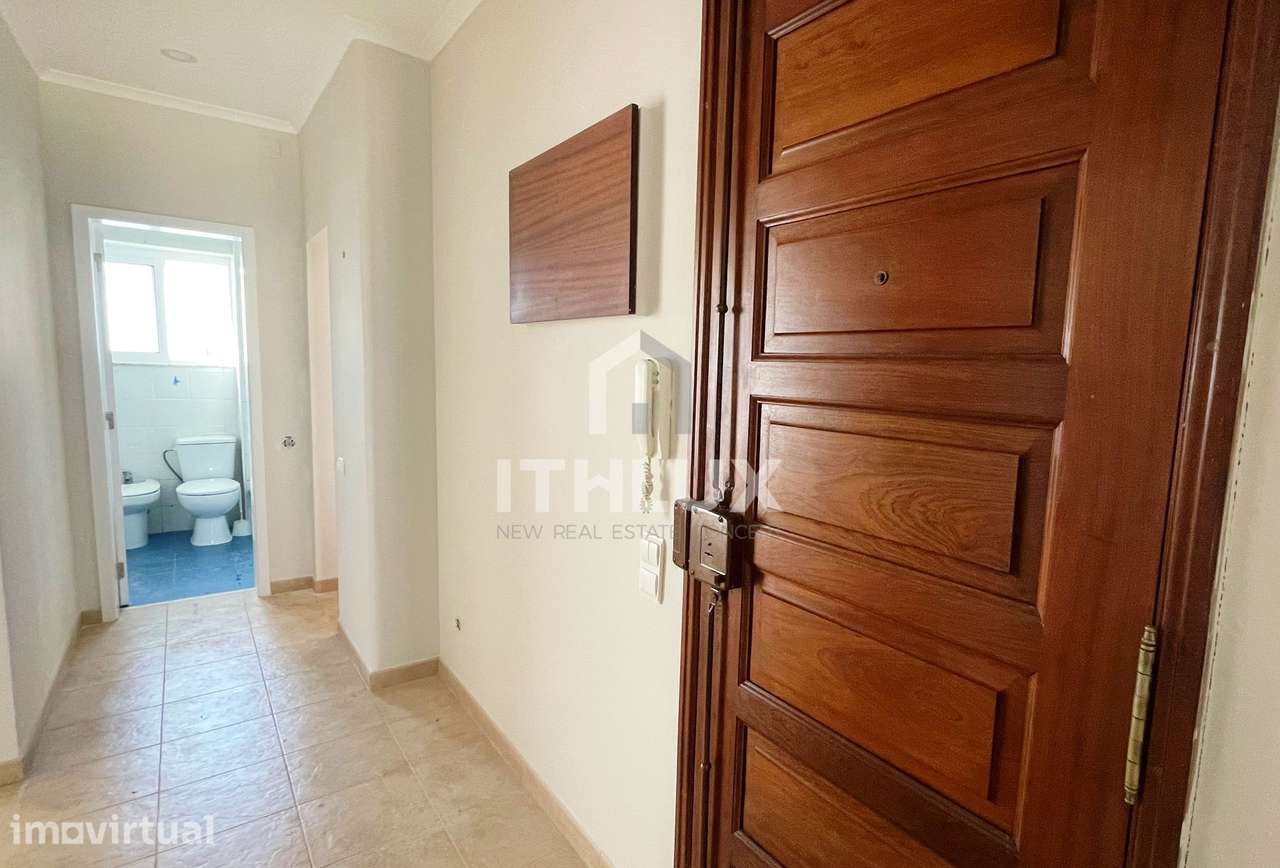 Fantástico T2 Remodelado no Centro de Sacavém - Grande imagem: 2/32