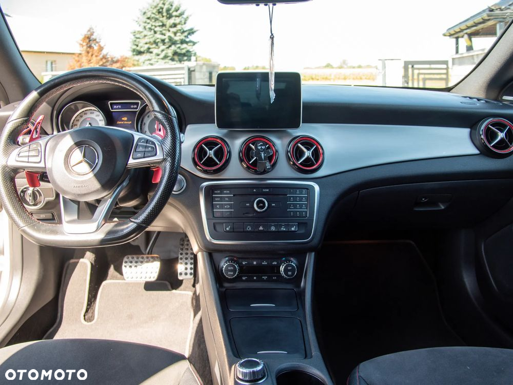 Mercedes-Benz CLA 250 4Matic 7G-DCT AMG Line - 16