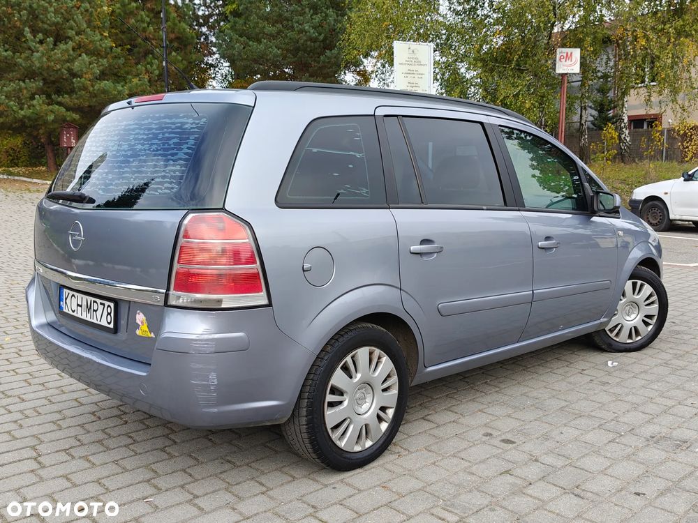 Kia Carnival V6 Executive - 16