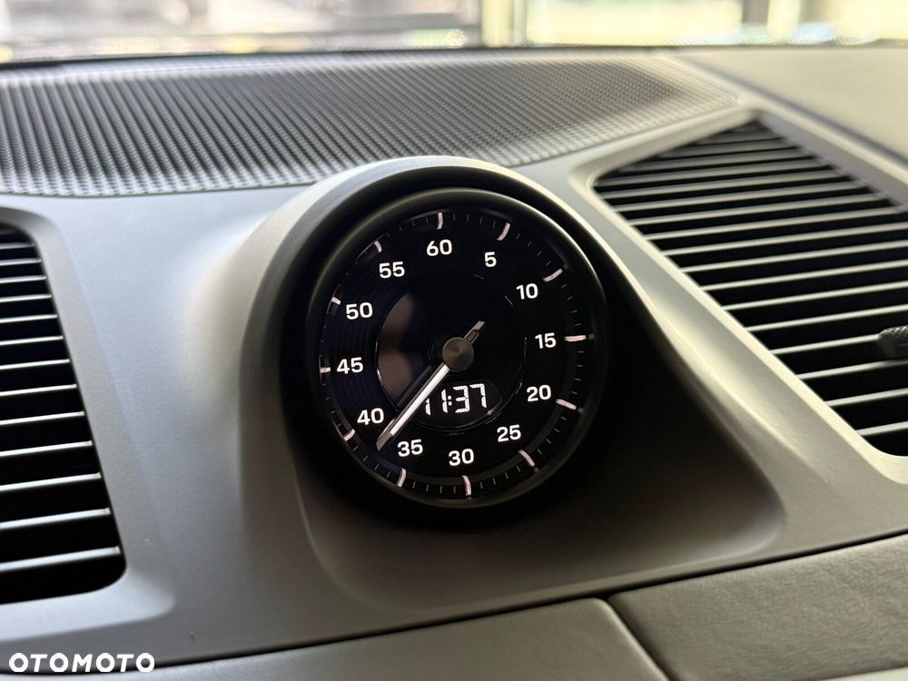 Porsche Cayenne - 24