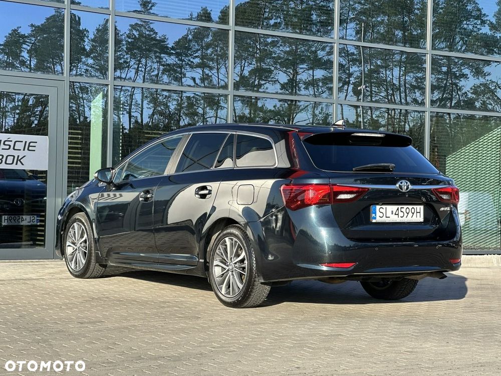 Toyota Avensis 2.0 D-4D Selection - 8