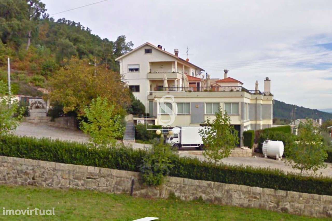 Prédio comercial + Moradia T4 em Pedronhe, Santiago de Besteiros - Grande imagem: 3/45