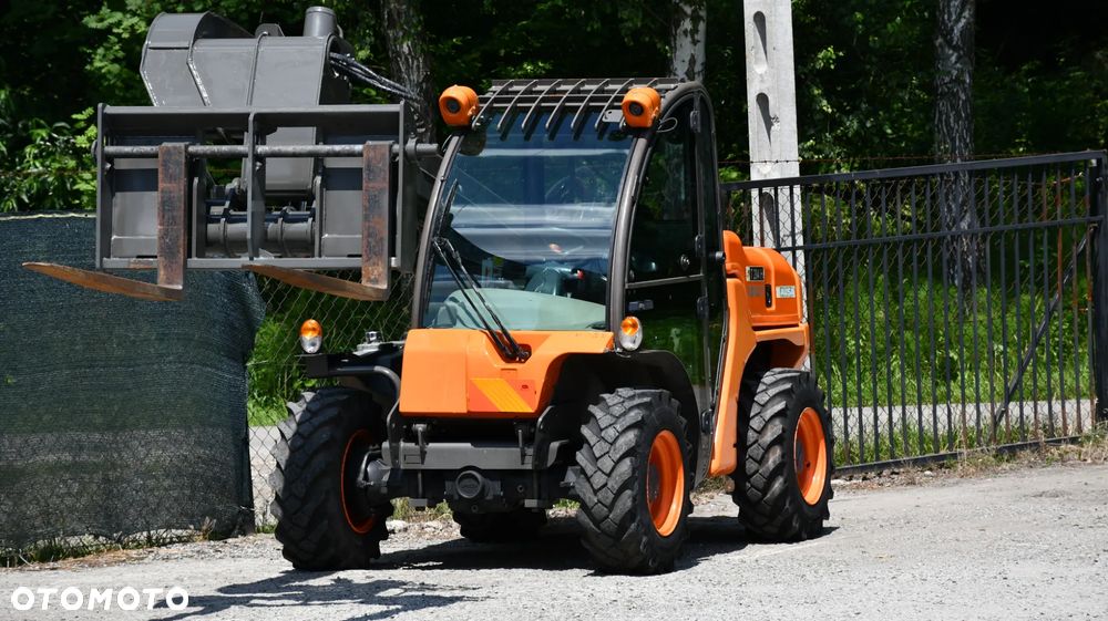 Ausa T 240H - 9