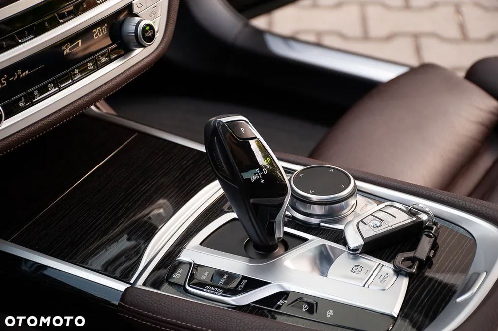 BMW Seria 7 730d xDrive sport - 33