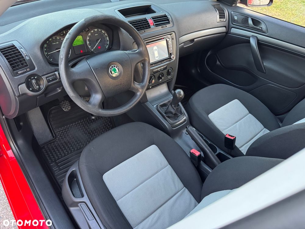 Skoda Octavia 1.6 Combi Ambiente - 28