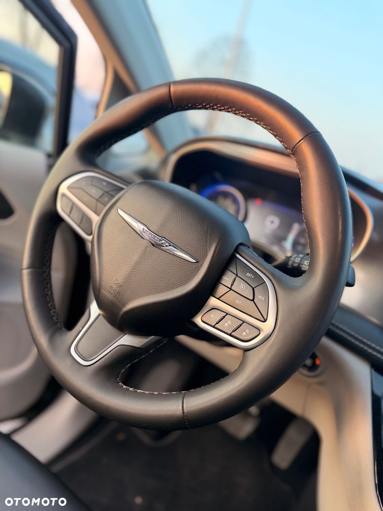 Chrysler Pacifica - 25