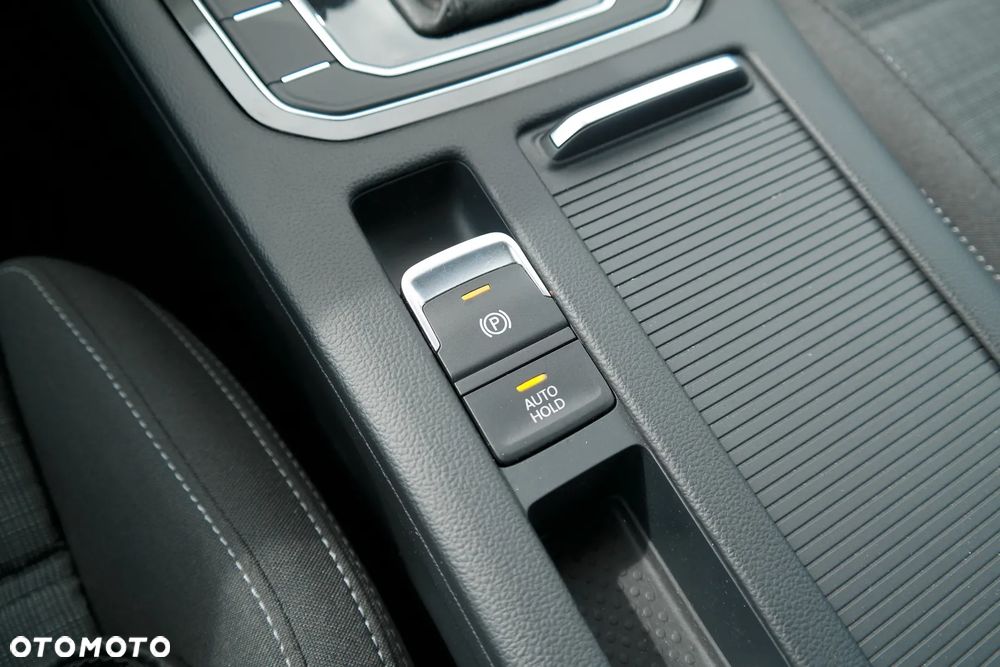 Volkswagen Passat 2.0 TSI Business DSG - 34