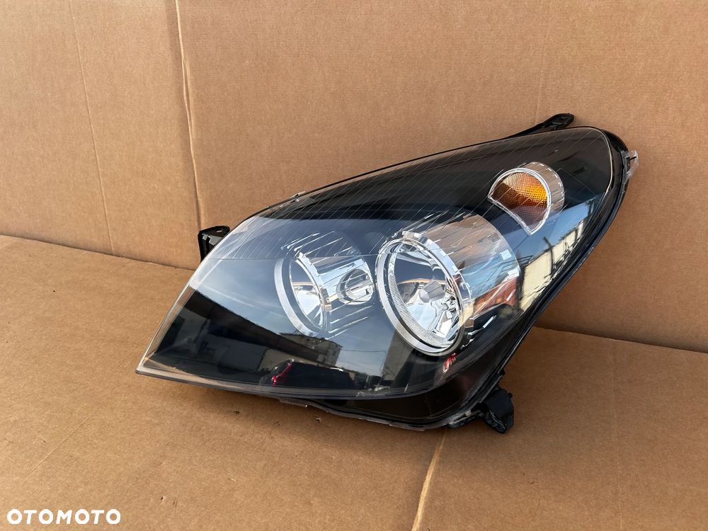 OPEL ASTRA H LAMPA REFLEKTOR LEWA PRZÓD 1EG270370-01 - 2