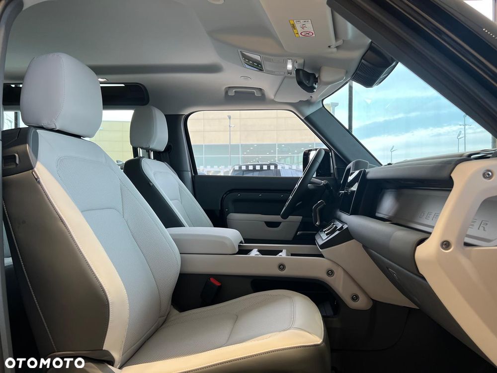 Land Rover Defender - 6