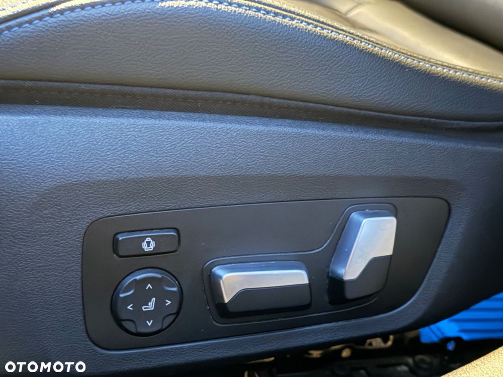 BMW Seria 3 330e Sport Line - 30