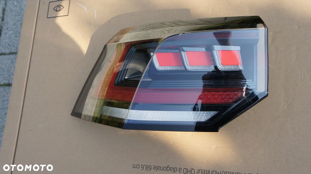 TYLNA LEWA PRAWA LAMPA VW GOLF VIII LIFT IQ LIGHT 5H0 - 2