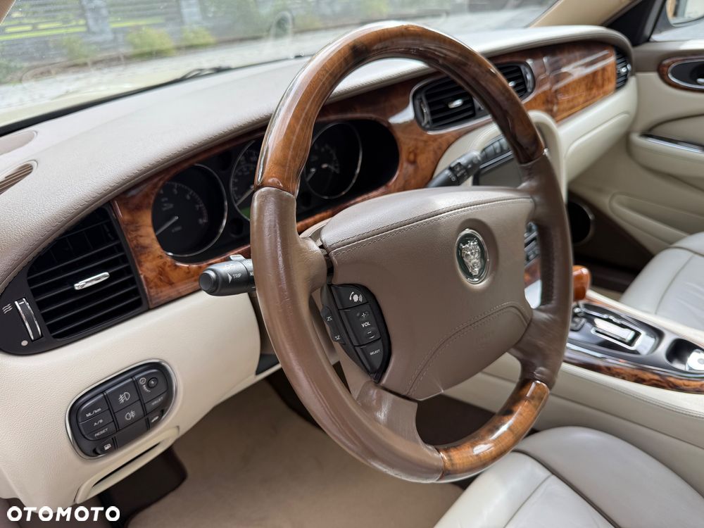 Jaguar XJ XJ8 4.2 Executive Last Edition - 12