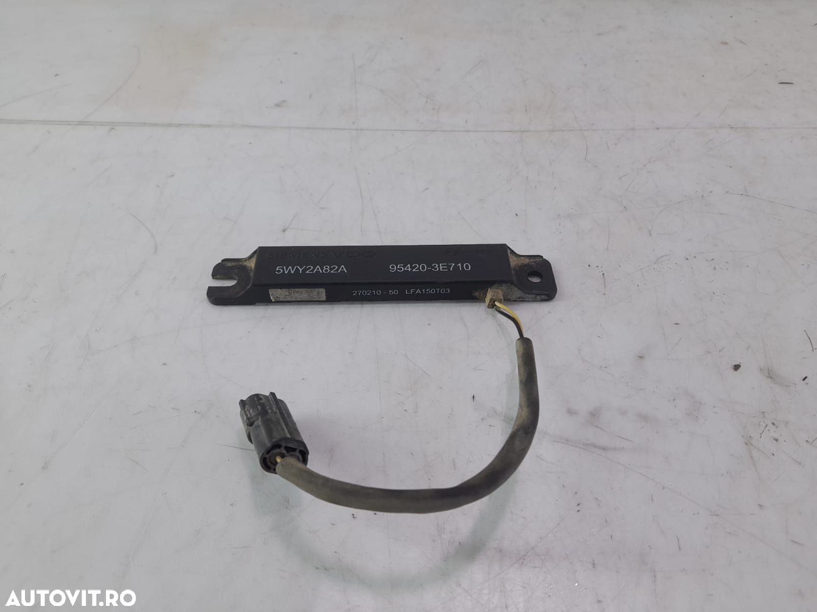 Amplificator antena 95420-3E710 Hyundai ix35 1 [2009 - 2013] 2.0 crdi - 1