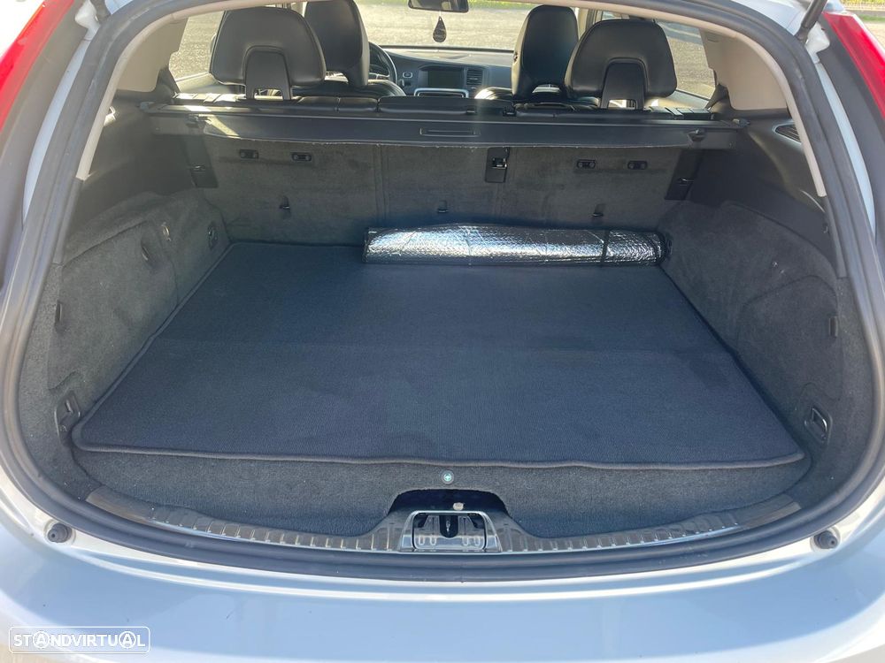 Volvo V60 D6 Twin Engine Geartronic Momentum — fotografia 7