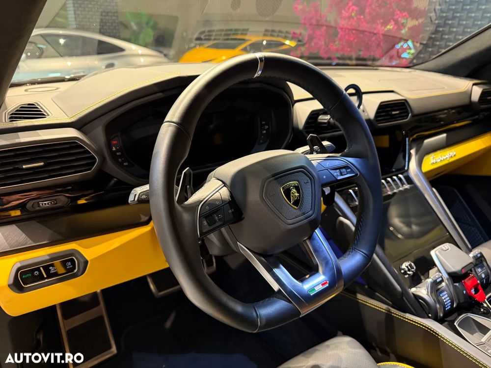Lamborghini URUS - 26