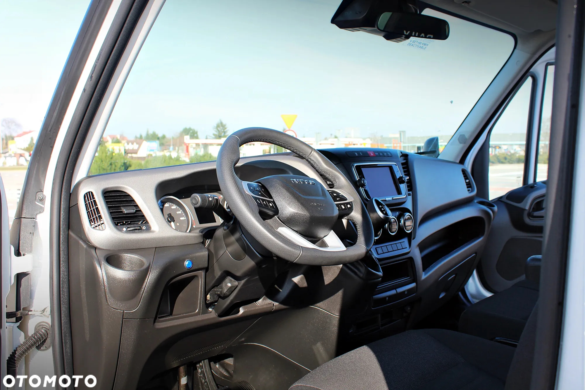 Iveco Daily 35S18 kontener 9eu palet + winda Dhollandia750kg - 16