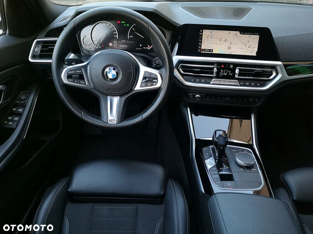 BMW Seria 3 318d M Sport - 13