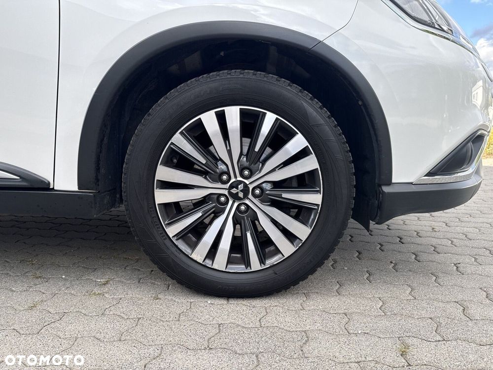 Mitsubishi Outlander 2.0 Intense + 4WD CVT - 37