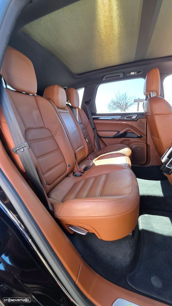 Porsche Cayenne S - 16