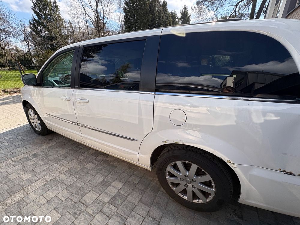 Chrysler Town & Country - 1