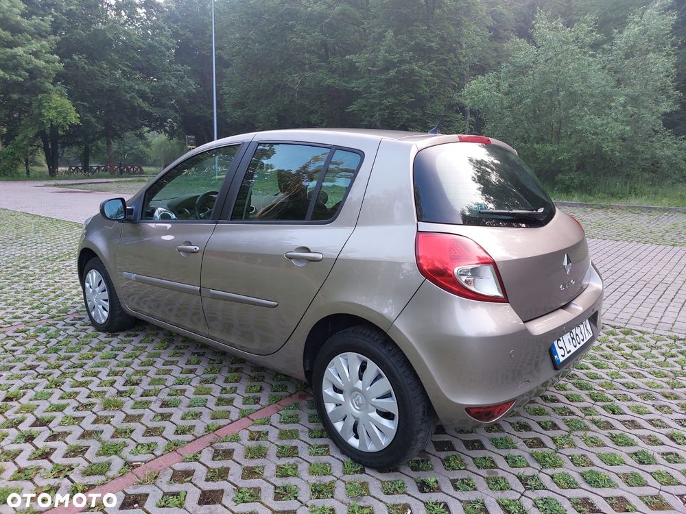 Renault Clio 1.2 16V Alize - 11
