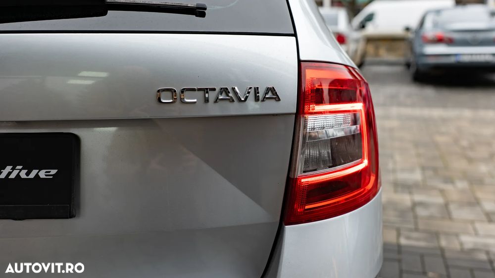 Skoda Octavia Combi Diesel 1.6 TDI DSG Style - 32