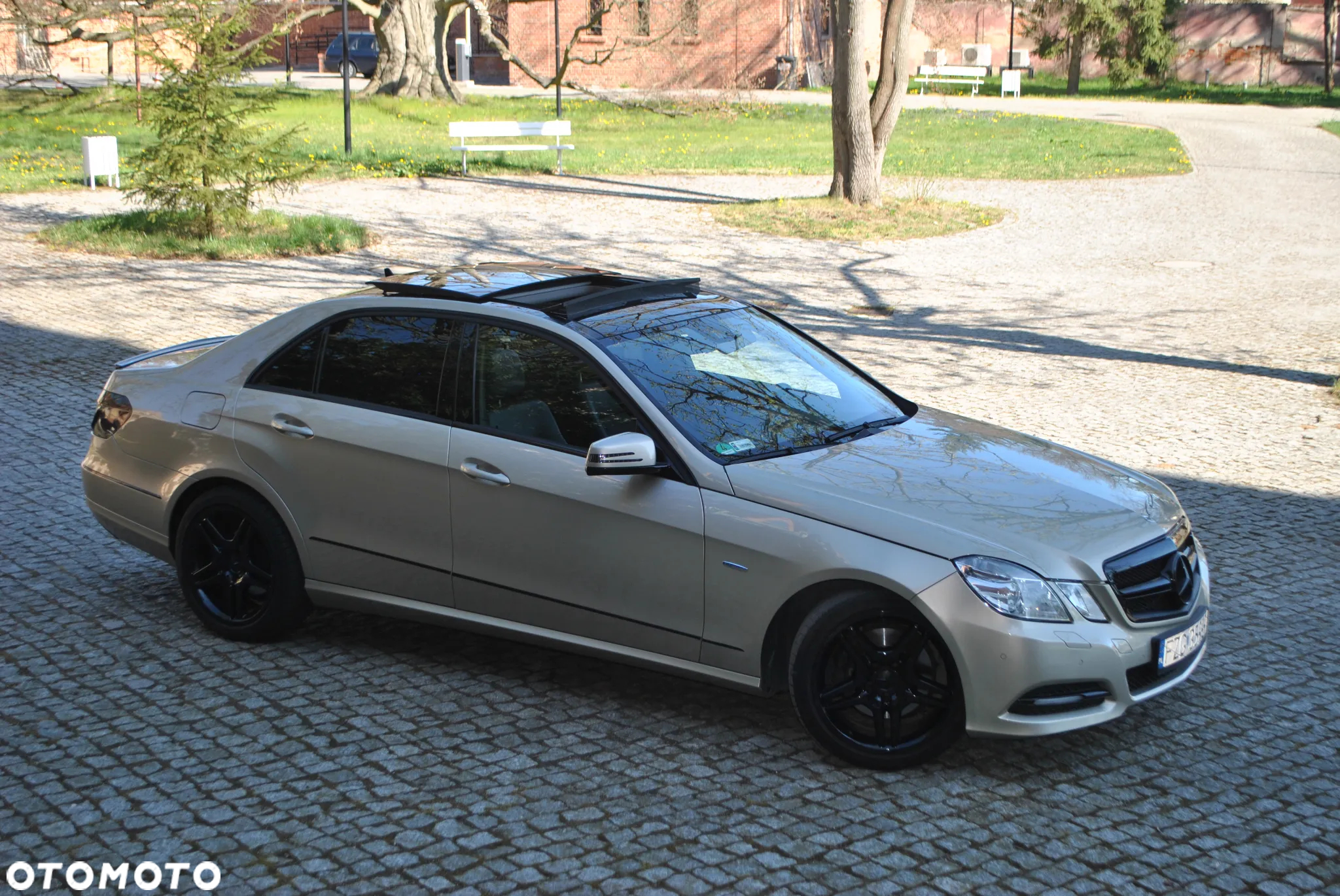 Mercedes-Benz Klasa E 350 T CDI DPF 4Matic BlueEFFICIENCY 7G-TRONIC - 10