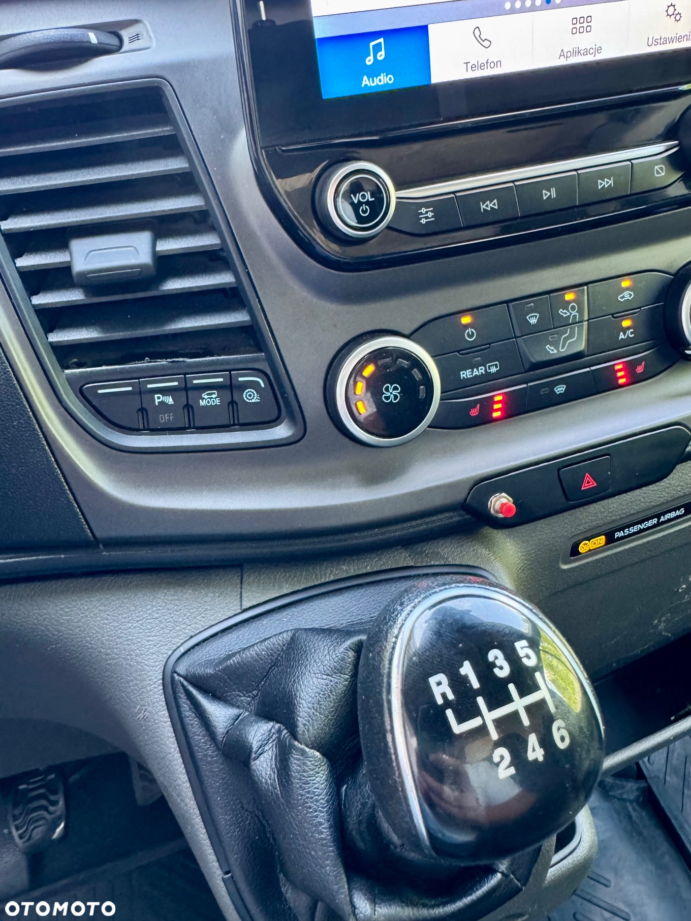 Ford TRANSIT AWD 4X4 podwójne drzwi / drzwi tylne 180 Faktura VAT 23% Kamera Monitor 170KM klimatyzacja podgrzewane siedzenia czujniki 3 osobowy faktura VAT23% serwis zadbany BOGATA OPCJA L2H2 wysoki napęd na cztery koła - 30