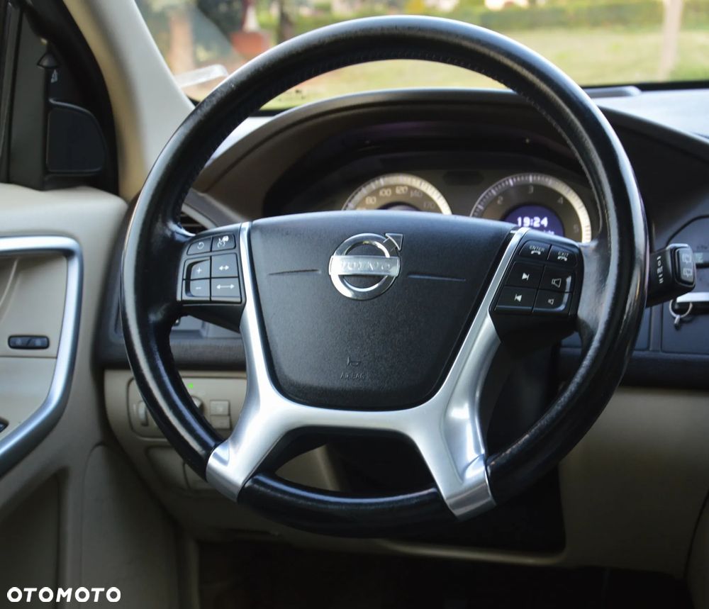 Volvo XC 60 - 25