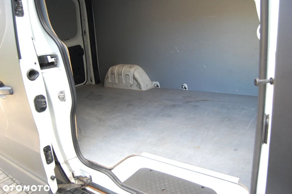 Renault Trafic Vivaro NV300 - 13