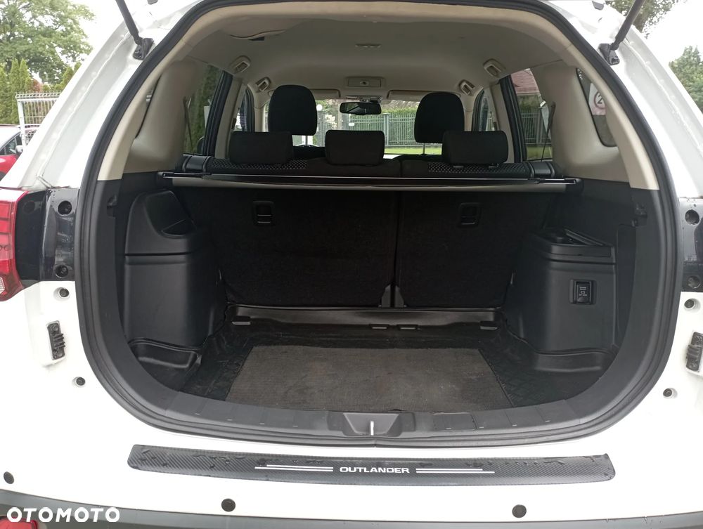 Mitsubishi Outlander 2.0 Invite + 2WD - 17