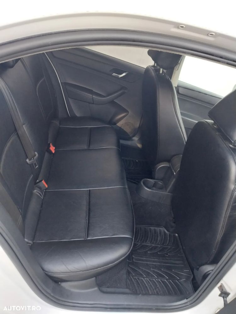 Skoda RAPID 1.6 TDI Style - 11