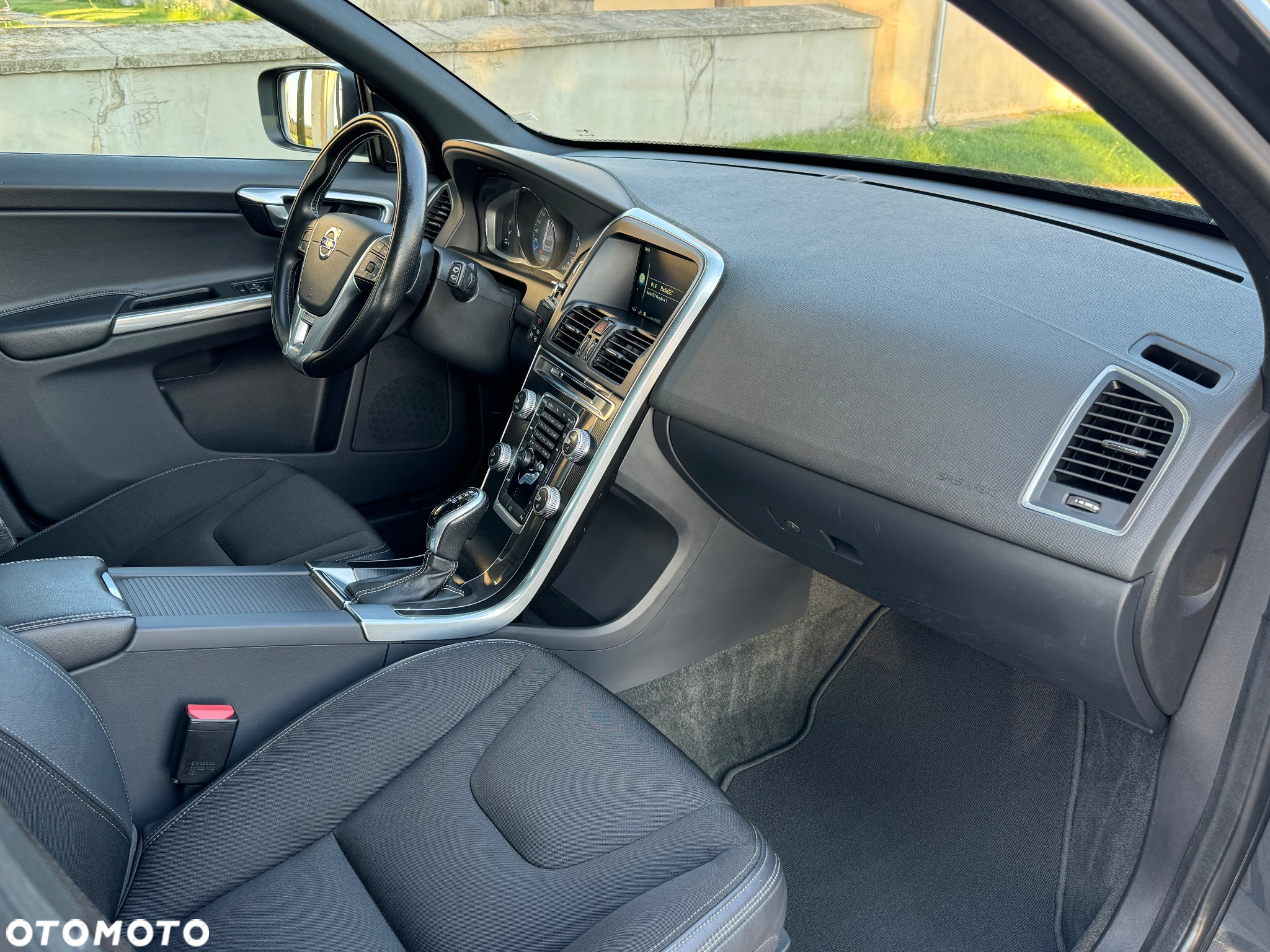 Volvo XC 60 D3 Drive-E R-Design Momentum - 31