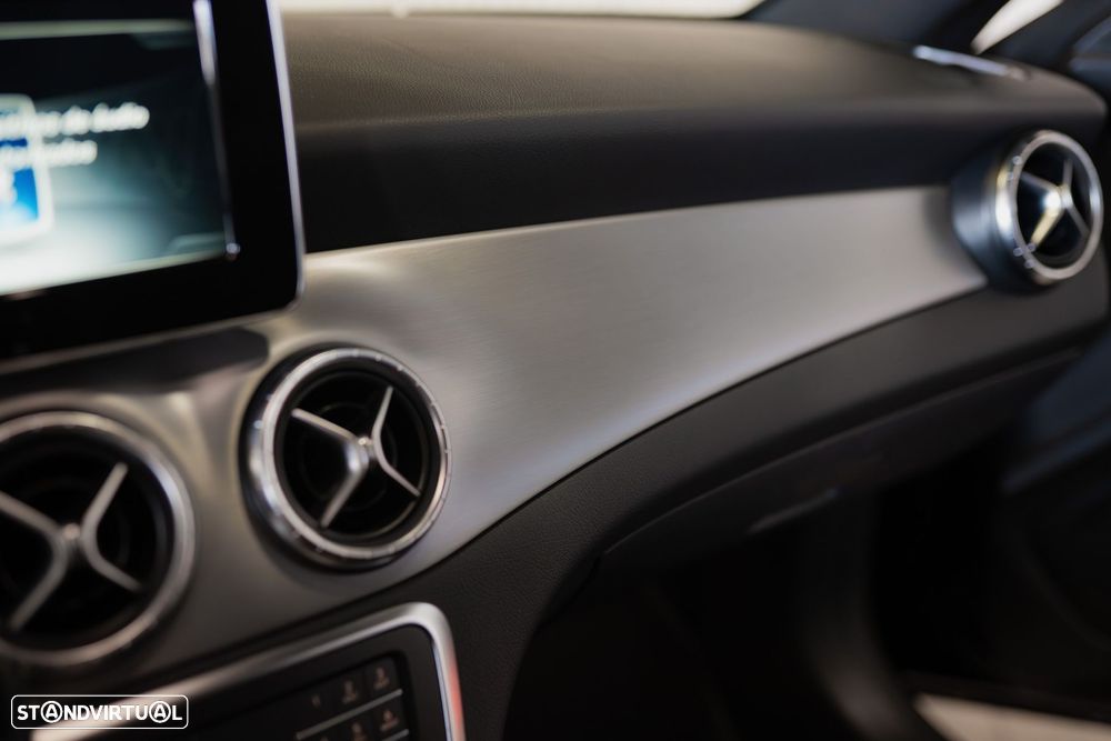 Mercedes-Benz CLA 180 d Shooting Brake AMG Line - 44