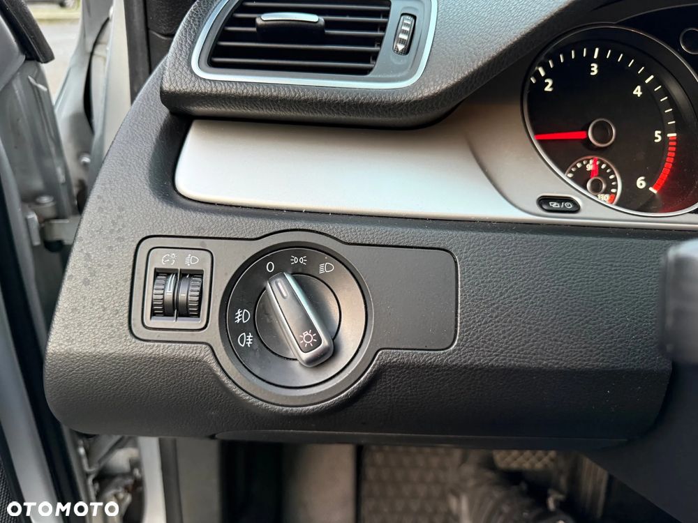 Volkswagen Passat 2.0 TDI DSG BlueMotion Technology Comfortline - 16