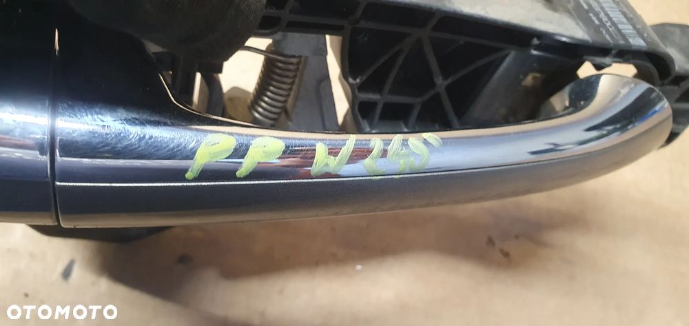 Klamka prawy przód przednia prawa Mercedes W245 A1697600234 - 6
