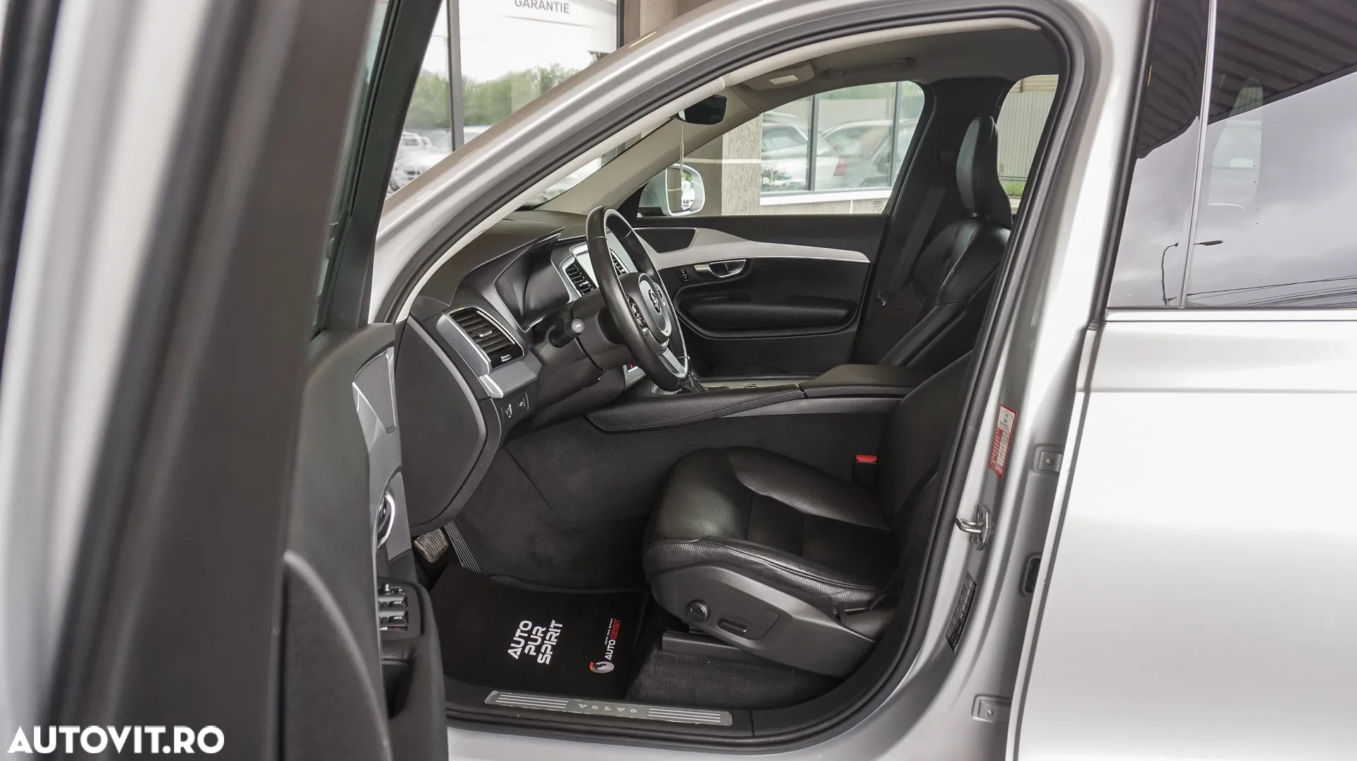 Volvo XC 90 D5 AWD Geartronic RDesign - 24